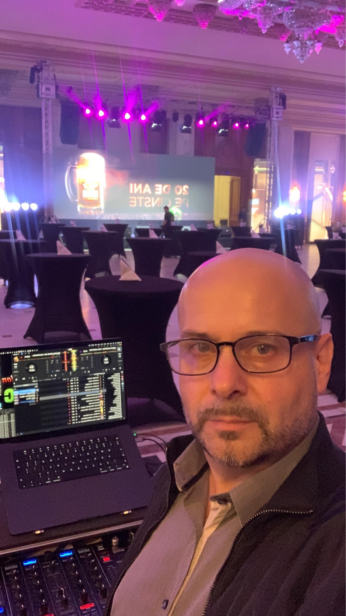 George Tudor chitarist și solist vocal eveniment privat