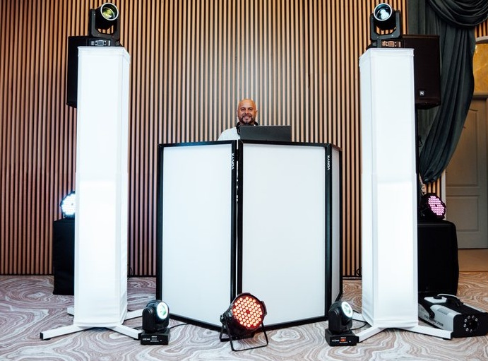 DJ Eduard Mix — consolă profesională eveniment nuntă